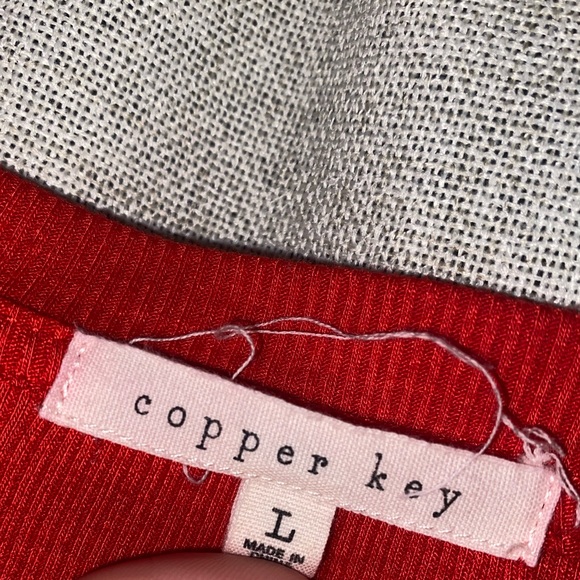 Selling a copper key red shirt - Picture 3 of 3